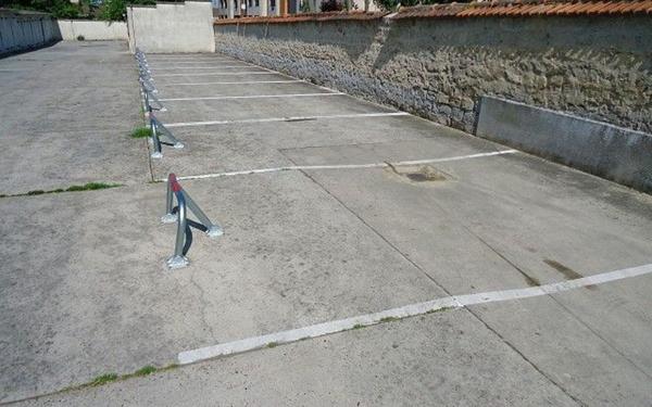 Stationnement à louer    Compiègne