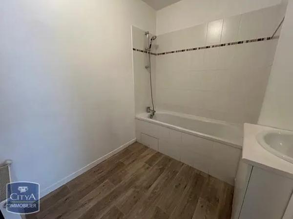 Appartement à louer 3 pièces 51m² Corbeil-Essonnes (91100)