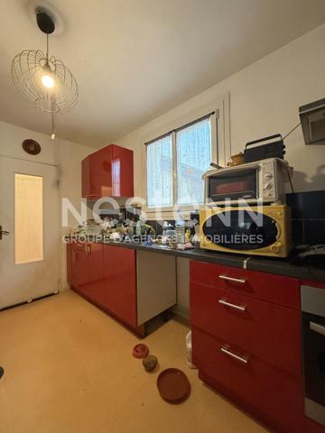 Maison louée de plain pied à vendre à LOCMINE 2 chambres avec 620 m² de terrain et garage