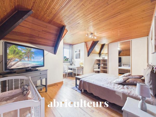 Magnifique Propriété Familiale de charme de 310 m² avec piscine et magnifique jardin arboré en vente à Yerres (91)