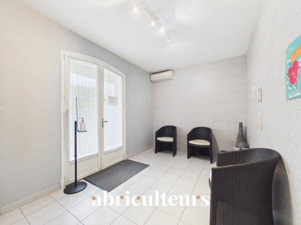 Magnifique Propriété Familiale de charme de 310 m² avec piscine et magnifique jardin arboré en vente à Yerres (91)