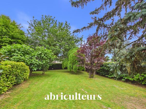 Magnifique Propriété Familiale de charme de 310 m² avec piscine et magnifique jardin arboré en vente à Yerres (91)