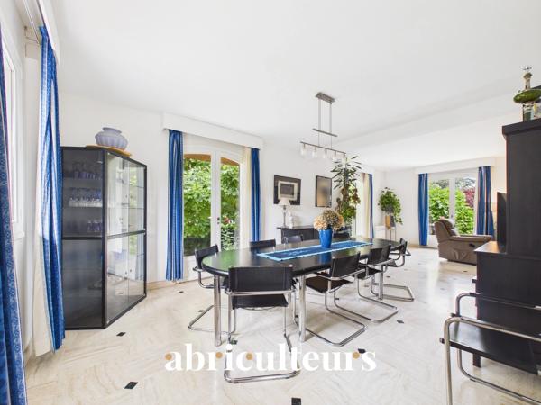 Magnifique Propriété Familiale de charme de 310 m² avec piscine et magnifique jardin arboré en vente à Yerres (91)
