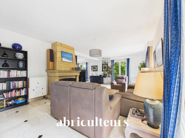 Magnifique Propriété Familiale de charme de 310 m² avec piscine et magnifique jardin arboré en vente à Yerres (91)