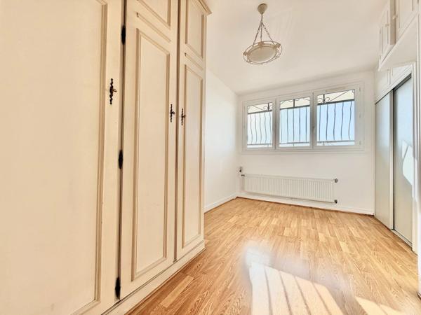 Vente                                                      Appartement
                        
                     2 pièces                      51 m2                     à Alfortville