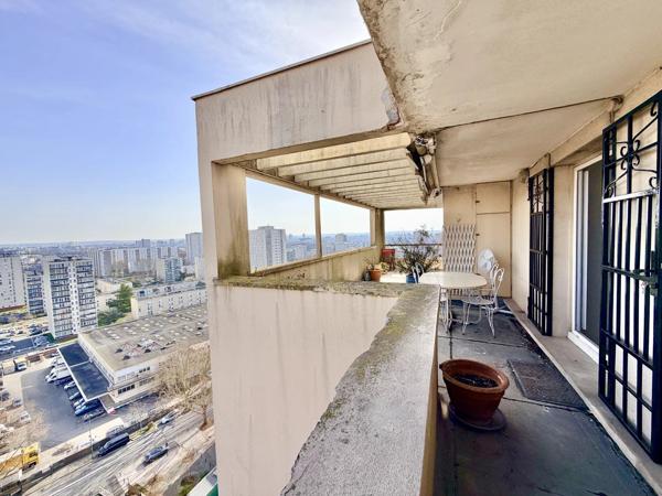 Vente                                                      Appartement
                        
                     2 pièces                      51 m2                     à Alfortville