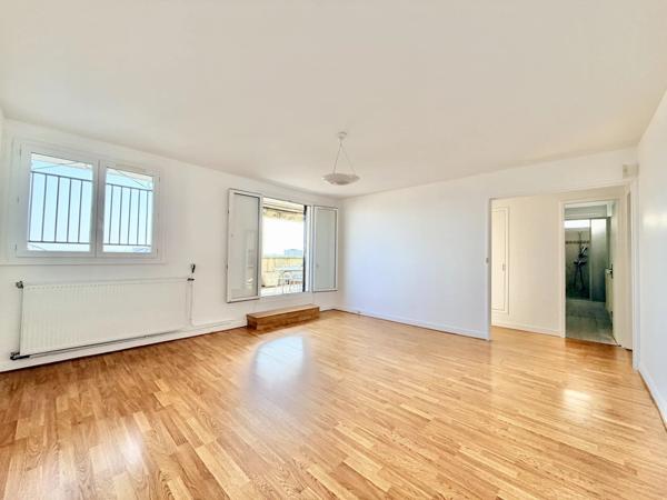 Vente                                                      Appartement
                        
                     2 pièces                      51 m2                     à Alfortville