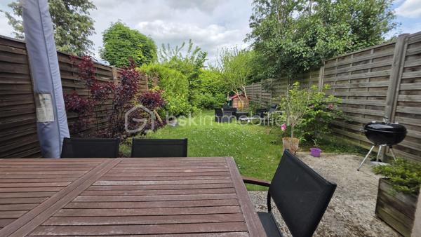 Au coeur du village Kaufman de St Germain, maison mitoyenne édifiée sur un terrain de 160 m2.

Entrée, buanderie, WC, cuisine équipée ouverte sur un beau séjour de 30 m2 environ. Terrasse et jardin.
A l'étage, 3 chambres, une SDB et rangements. 
Dans les combles aménagés, 4ème chambre.

Une maison coup de coeur ! au goût du jour. Prestations de qualité : double vitrage, radiateurs changés, pompe à chaleur réversible dans les combles.

Maison familiale dans un secteur CALME. Ecoles et commerces à pied. 

Box privatif en option. Plus d'info par téléphone.