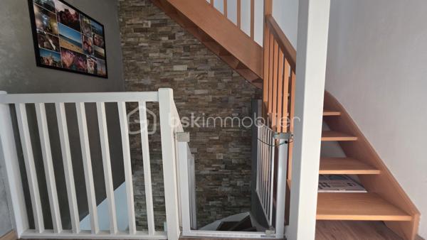 Au coeur du village Kaufman de St Germain, maison mitoyenne édifiée sur un terrain de 160 m2.

Entrée, buanderie, WC, cuisine équipée ouverte sur un beau séjour de 30 m2 environ. Terrasse et jardin.
A l'étage, 3 chambres, une SDB et rangements. 
Dans les combles aménagés, 4ème chambre.

Une maison coup de coeur ! au goût du jour. Prestations de qualité : double vitrage, radiateurs changés, pompe à chaleur réversible dans les combles.

Maison familiale dans un secteur CALME. Ecoles et commerces à pied. 

Box privatif en option. Plus d'info par téléphone.