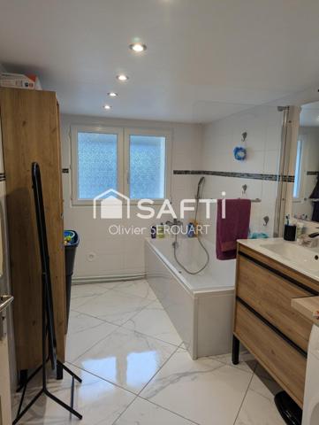 Maison de plain-pied 126 m² rénovée – 4 chambres –dont une suite parentale – 3 garages – Terrain 500 m²