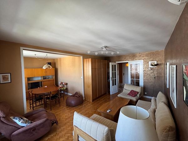 À Vendre , T3 à Pont-de-Chéruy ,73,76 m² avec parking et cave