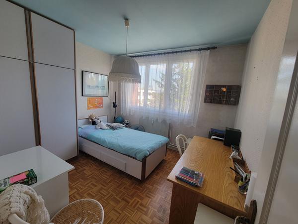 À Vendre , T3 à Pont-de-Chéruy ,73,76 m² avec parking et cave