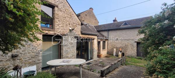 Maison de caractère proche de Pithiviers comprenant entrée sur séjour avec poêle a pellet  ,cuisine , dégagement  ,chambre avec salle de bain attenante ,wc ,a demi niveau salon avec ouverture sur jardin ,chambre au dessus .
a l' étage mezzanine avec bureau ,palier et chambre ,wc et raccordement évier en attente .
dépendance attenante ,cellier et duplex 35 m²indépendant   a aménager 
cave .
terrain clos d' une surface de 1063 m²