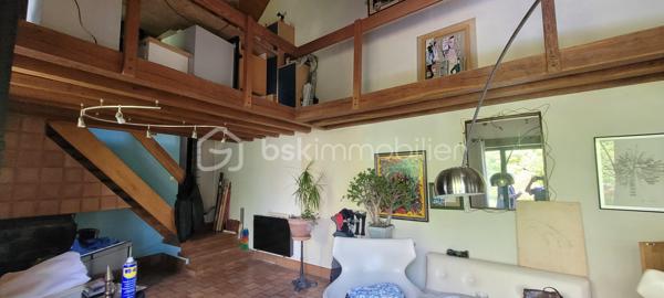 Maison de caractère proche de Pithiviers comprenant entrée sur séjour avec poêle a pellet  ,cuisine , dégagement  ,chambre avec salle de bain attenante ,wc ,a demi niveau salon avec ouverture sur jardin ,chambre au dessus .
a l' étage mezzanine avec bureau ,palier et chambre ,wc et raccordement évier en attente .
dépendance attenante ,cellier et duplex 35 m²indépendant   a aménager 
cave .
terrain clos d' une surface de 1063 m²