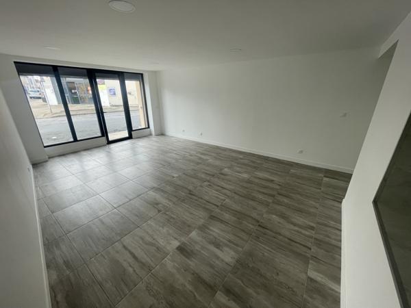 Poitiers (86000) LOCAL COMMERCIAL RENOVE A NEUF DE 90 M2 AVEC VITRINE