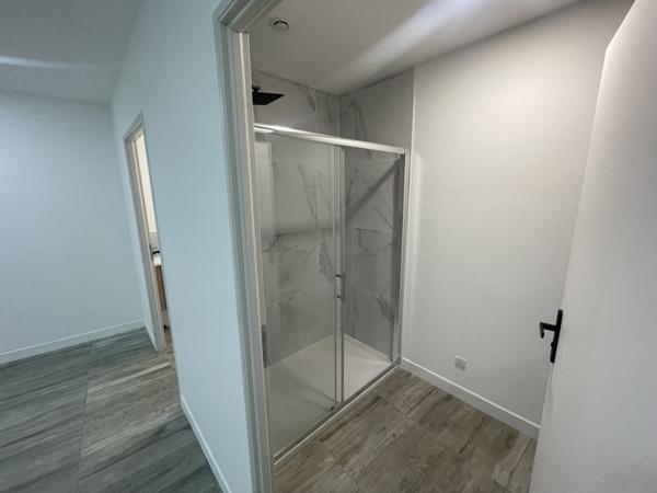 Poitiers (86000) LOCAL COMMERCIAL RENOVE A NEUF DE 90 M2 AVEC VITRINE