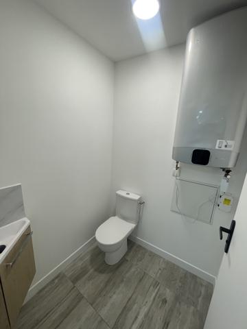 Poitiers (86000) LOCAL COMMERCIAL RENOVE A NEUF DE 90 M2 AVEC VITRINE