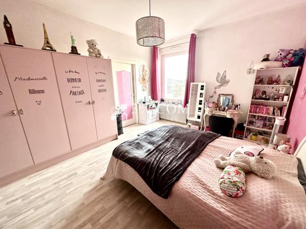 Maison 9 pièce(s) 4 chambre(s) 180 m²