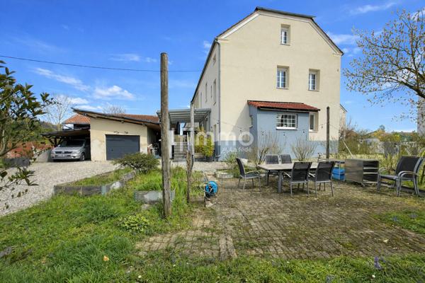 Spacieuse maison familiale sur vaste terrain avec garage