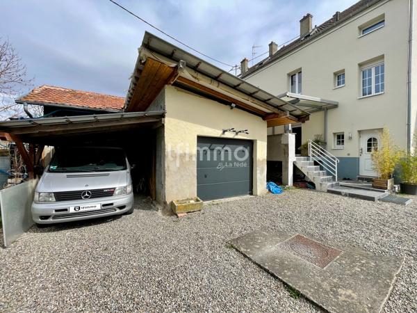 Spacieuse maison familiale sur vaste terrain avec garage