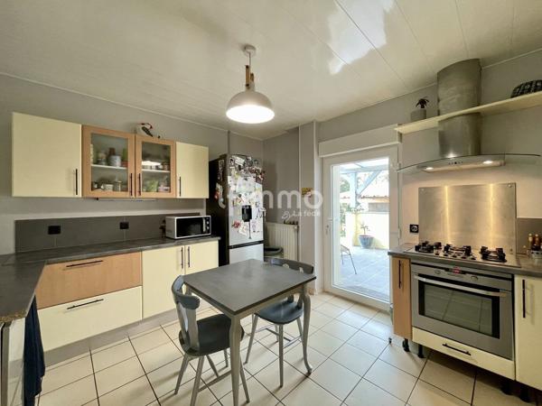 Spacieuse maison familiale sur vaste terrain avec garage