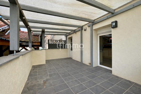 Spacieuse maison familiale sur vaste terrain avec garage