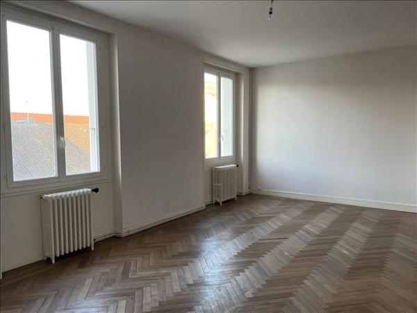 Appartement à louer |  RUELLE SUR TOUVRE |  3 pièces | 96 m²