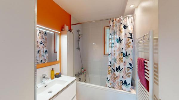 Dernier étage - Appartement T3 lumineux avec balcon - Eysines limite Caudéran