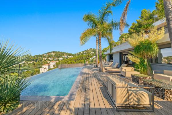 Exclusivité – Villa d'architecte de 330 m² avec appartement indépendant et vue mer panoramique