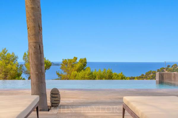 Exclusivité – Villa d'architecte de 330 m² avec appartement indépendant et vue mer panoramique