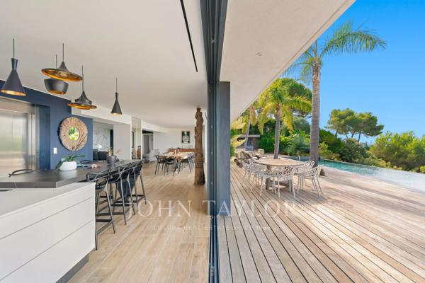 Exclusivité – Villa d'architecte de 330 m² avec appartement indépendant et vue mer panoramique