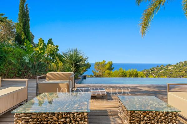 Exclusivité – Villa d'architecte de 330 m² avec appartement indépendant et vue mer panoramique