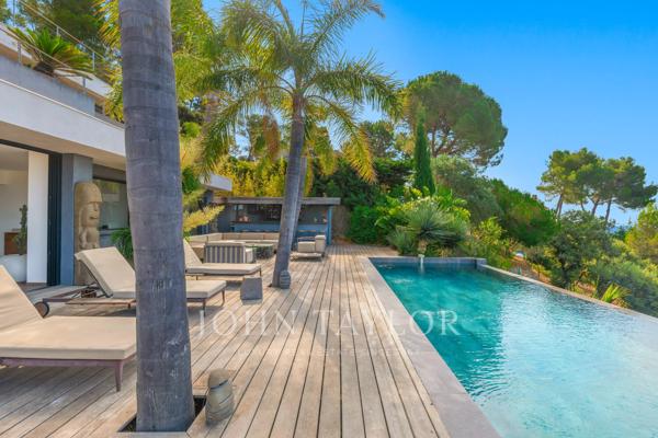 Exclusivité – Villa d'architecte de 330 m² avec appartement indépendant et vue mer panoramique
