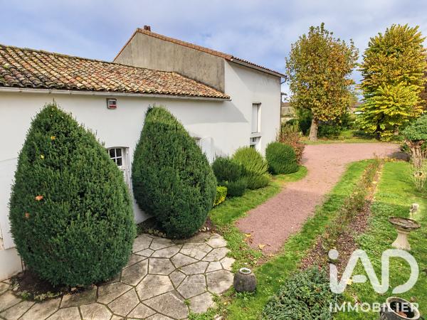 Maison à vendre 10 pièces 259 m² Villefagnan