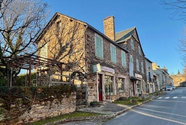 Fonds de commerce à vendre à Sauveterre-de-Rouergue dans l'Aveyron (12800), ref : 1051-12013