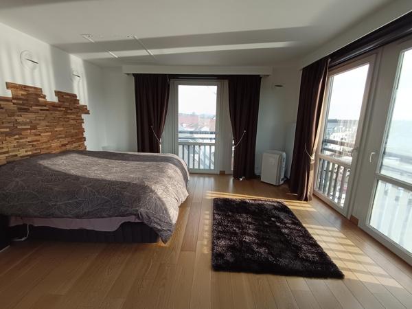 TRIPLEX D'EXCEPTION PORT CERGY 162M2 avec extérieur