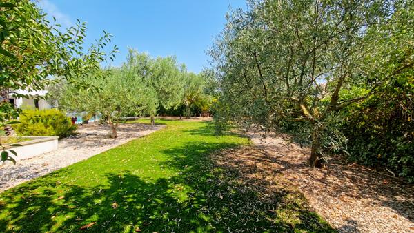 Uzès (30700) Superbe villa à vendre, à seulement 3 minutes d'Uzès