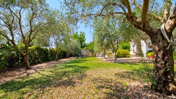 Uzès (30700) Superbe villa à vendre, à seulement 3 minutes d'Uzès