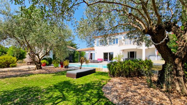 Uzès (30700) Superbe villa à vendre, à seulement 3 minutes d'Uzès