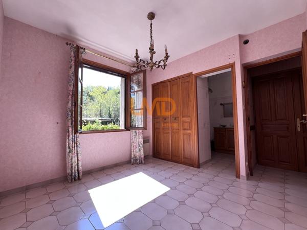 Spacieuse maison familiale de 6 pièces avec piscine et terrain arboré