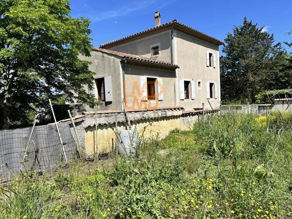 Spacieuse maison familiale de 6 pièces avec piscine et terrain arboré