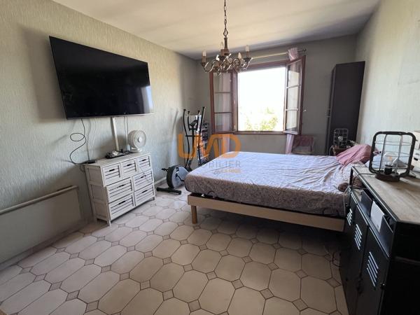 Spacieuse maison familiale de 6 pièces avec piscine et terrain arboré