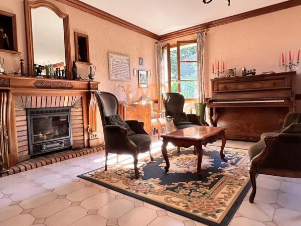 Spacieuse maison familiale de 6 pièces avec piscine et terrain arboré