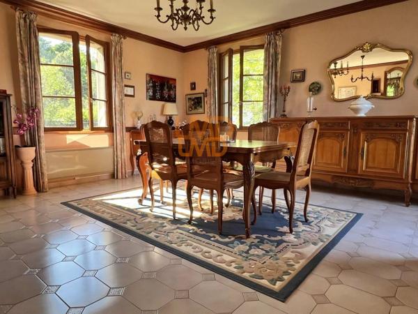 Spacieuse maison familiale de 6 pièces avec piscine et terrain arboré