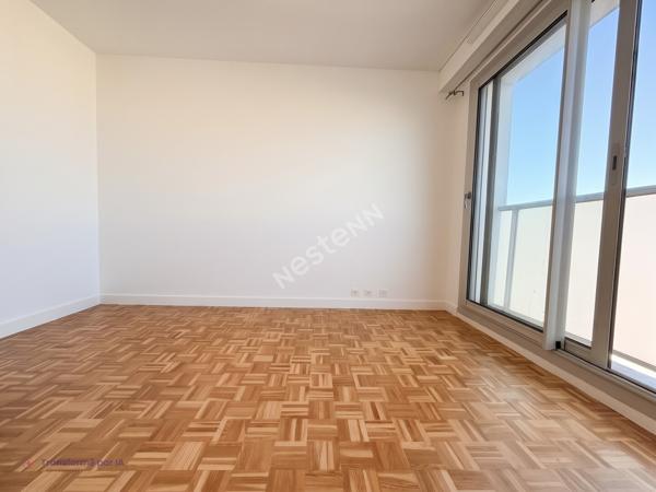 STUDIO AU DERNIER ÉTAGE - CALME ET LUMINEUX - PARIS 19