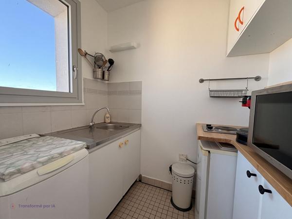 STUDIO AU DERNIER ÉTAGE - CALME ET LUMINEUX - PARIS 19
