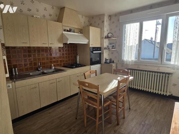 Maison sur sous-sol, trois chambres, 127 m² habitables.