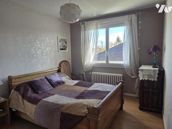 Maison sur sous-sol, trois chambres, 127 m² habitables.