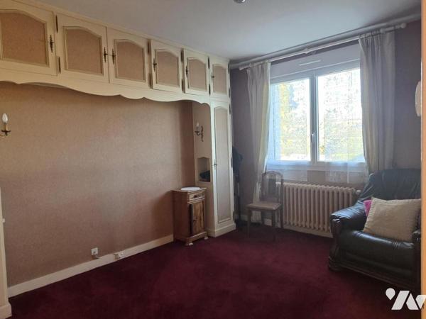 Maison sur sous-sol, trois chambres, 127 m² habitables.