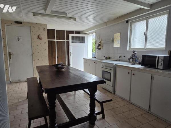 Maison sur sous-sol, trois chambres, 127 m² habitables.